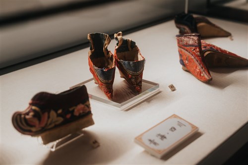 纏足の文物紹介する特別展　10日から北投文物館で開催／台湾