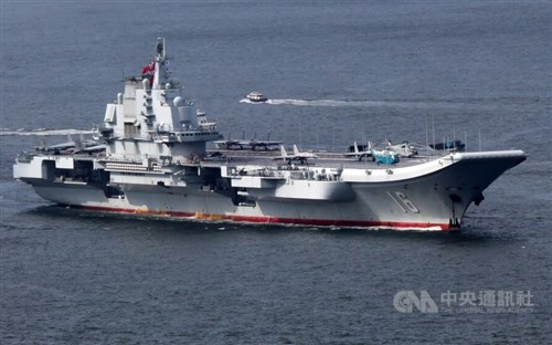中国空母「遼寧」、台湾南東の海域に  軍が厳密に監視