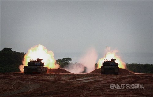 頼総統、M1A2T戦車の実弾射撃演習を視察  性能を高く評価／台湾