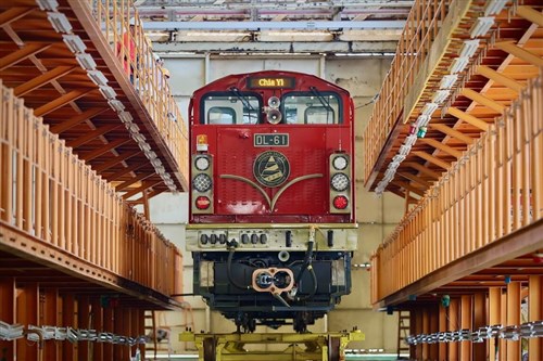 阿里山鉄道の新型列車「森里号」  車両基地に搬入  26年に営業投入へ／台湾
