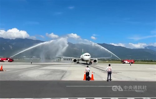 東部・台東と離島・澎湖結ぶチャーター便が就航　計368人が相互訪問／台湾