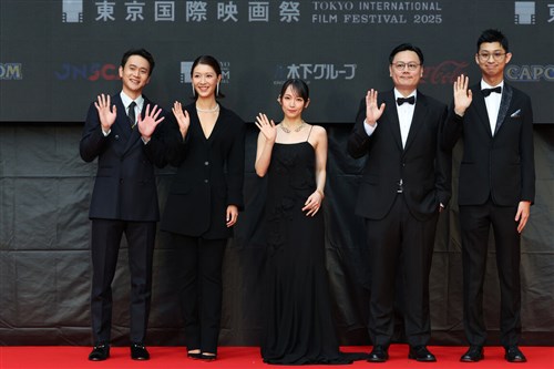 リウ・グァンティン、吉岡里帆の人気に驚き　東京国際映画祭レッドカーペット／台湾