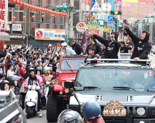 楽天モンキーズが優勝パレード　今週末には楽天イーグルスとの交流戦も／台湾