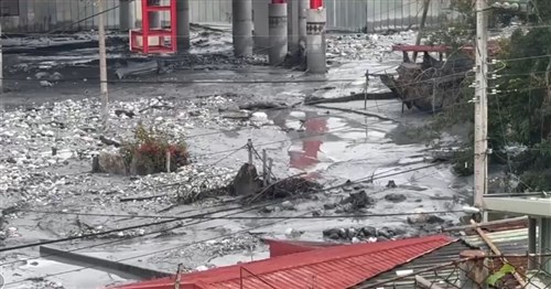 花蓮県・馬太鞍渓のせき止め湖あふれ出す　下流域の村で家屋浸水の被害／台湾