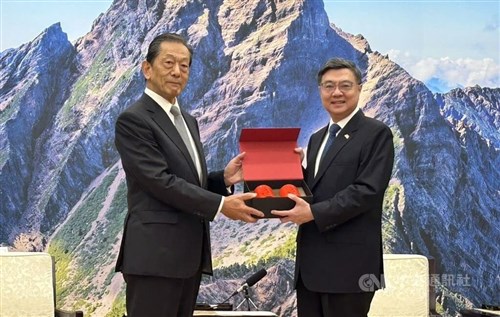 卓行政院長、高市首相に感謝「大きな圧力の中で正義を堅持」　日本歌手の台湾訪問歓迎