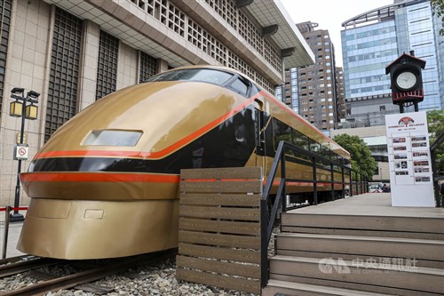 特急スペーシアの先頭車、台北駅で展示　台湾鉄道と東武の協定10周年で