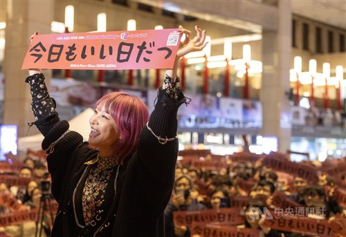 LiSA、台北駅構内でファンイベント　「紅蓮華」披露　6月には台北アリーナ公演／台湾