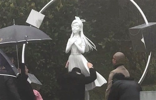 バービィー・スーさん逝去から1年　記念像を設置　多くの芸能人が除幕式に出席／台湾