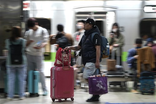 台北駅や主要空港、帰省客などでにぎわう　春節を控え