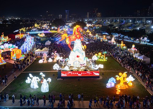 【写真特集】新北ランタンフェス　高さ15メートル、馬モチーフのメインランタン圧巻
