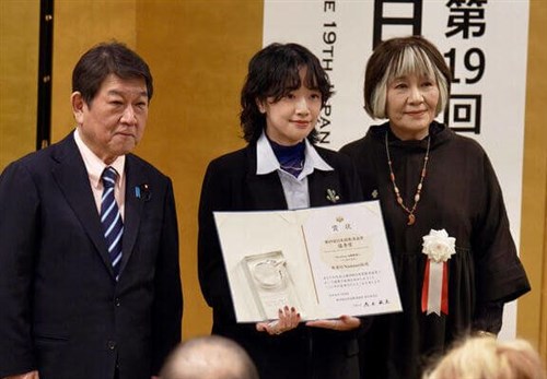 台湾の漫画家、南南日さんに「優秀賞」　外務省主催の日本国際漫画賞、東京で授賞式