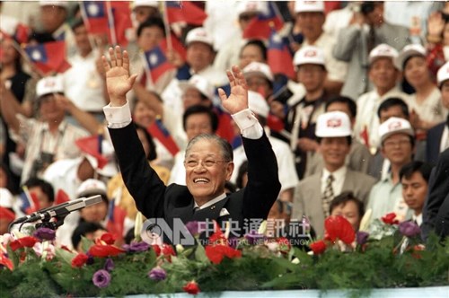 【写真特集】台湾、初の総統直接選挙から30年　中国の軍事圧力の下、歩み進めた民主化の道