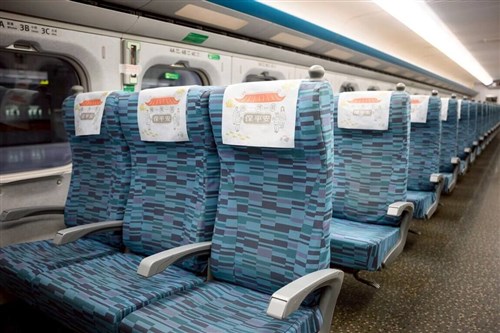 台湾高速鉄道、白沙屯の媽祖巡行に合わせ臨時列車増発　平安を祈るヘッドレストカバーも