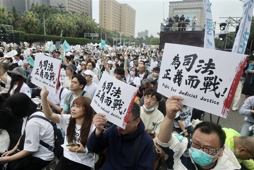 民衆党が台北で集会　柯初代党首の有罪判決受け　支持者ら「司法の正義」訴え／台湾