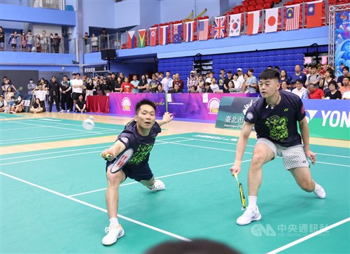 五輪2連覇の男子バド「麟洋ペア」が1日限りで復活　1人は大臣　U19王者に勝利／台湾