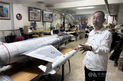 手作りのラジコン戦闘機ずらり　眼鏡店主、仕事の合間に夢を実現／台湾