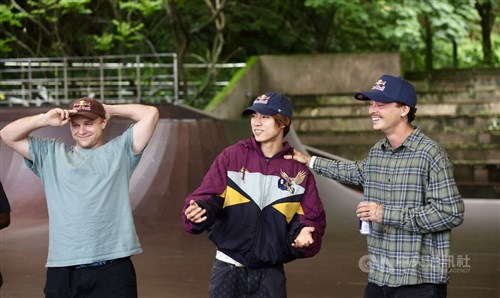 スケボー堀米雄斗さん、台北でパフォーマンス　会場に多くの観衆