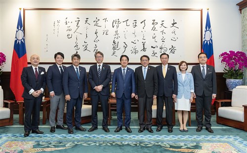 頼総統、日本との協力強化に期待　平将明・前デジタル相らと面会／台湾