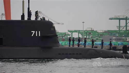 国産潜水艦「海鯤」、模擬魚雷の発射試験　台湾国際造船が映像公開