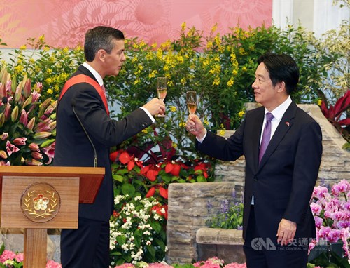 台湾、パラグアイ大統領に最高位の勲章授与　頼総統、両国関係への貢献に感謝