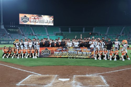 統一ライオンズ、通算2000勝　台湾プロ初の快挙　林岳平監督、長年の応援に感謝