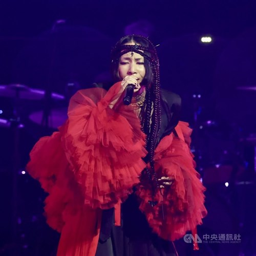 中島美嘉、台湾のファン前に熱唱　声出なくなるトラブルに「私が一番びっくり」