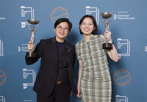 英国際ブッカー賞に「台湾漫遊録」　台湾作品初の快挙　楊双子さん作・金翎さん訳