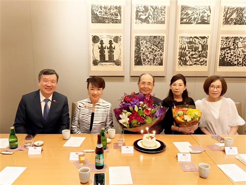 李逸洋駐日代表、王貞治氏の86歳祝う　会食にはジュディ・オングさんも同席／台湾