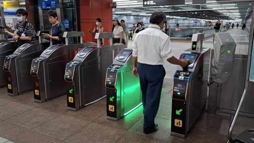 台北メトロ、ドアレス改札機を試験運用　台北ドーム最寄りの国父紀念館駅で／台湾