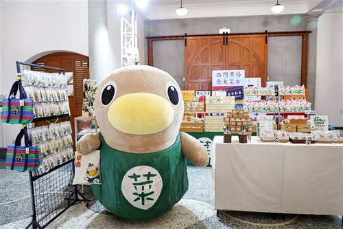 台南市市場処のキャラ「菜奇鴨」、民間業者のグッズ販売始まる/台湾