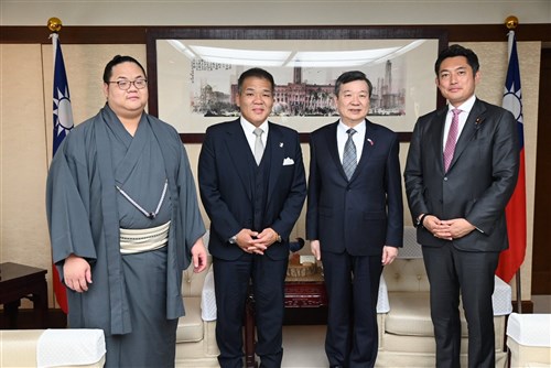 李逸洋駐日代表、台湾にルーツの力士・東白龍と面会　大相撲の台湾公演に期待