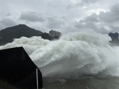 台湾　休業休校情報　台風9号【10日夜7時現在】