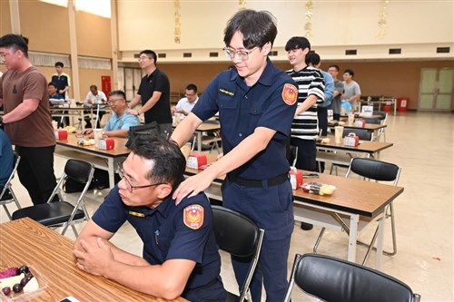 8月8日は「父の日」　彰化県警、「親子で警察官」集めイベント／台湾