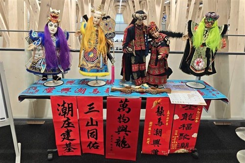 台日で人形交流　屏東県潮州と茨城県大子町　パイワン族の衣装着た人形が日本へ／台湾