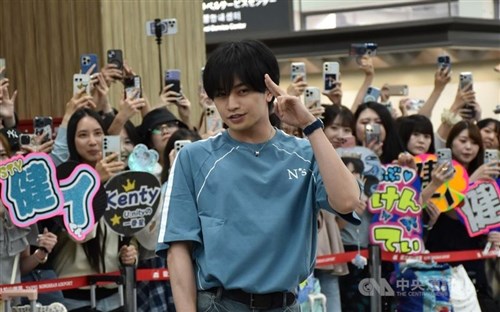 中島健人が台湾訪問　空港にファン600人　「ケンティー」コール飛び交う＝台北公演開催
