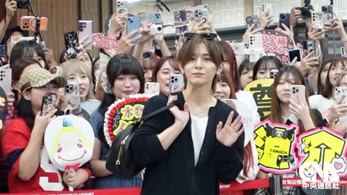 山田涼介が台湾訪問　空港でファン650人が出迎え　週末に初のソロ台北公演