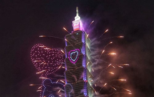 台北101、今年も「国慶日」に花火打ち上げへ　10月10日　ドローンショーも／台湾