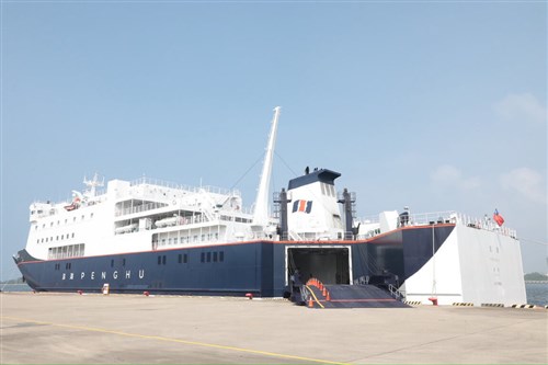 台南・安平と澎湖・馬公結ぶ航路　大型の「澎湖輪」を試験投入　520人超が乗船／台湾