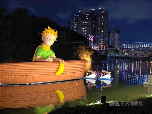 新北市の碧潭風景区に「星の王子さま」　全長19メートルのアート作品／台湾