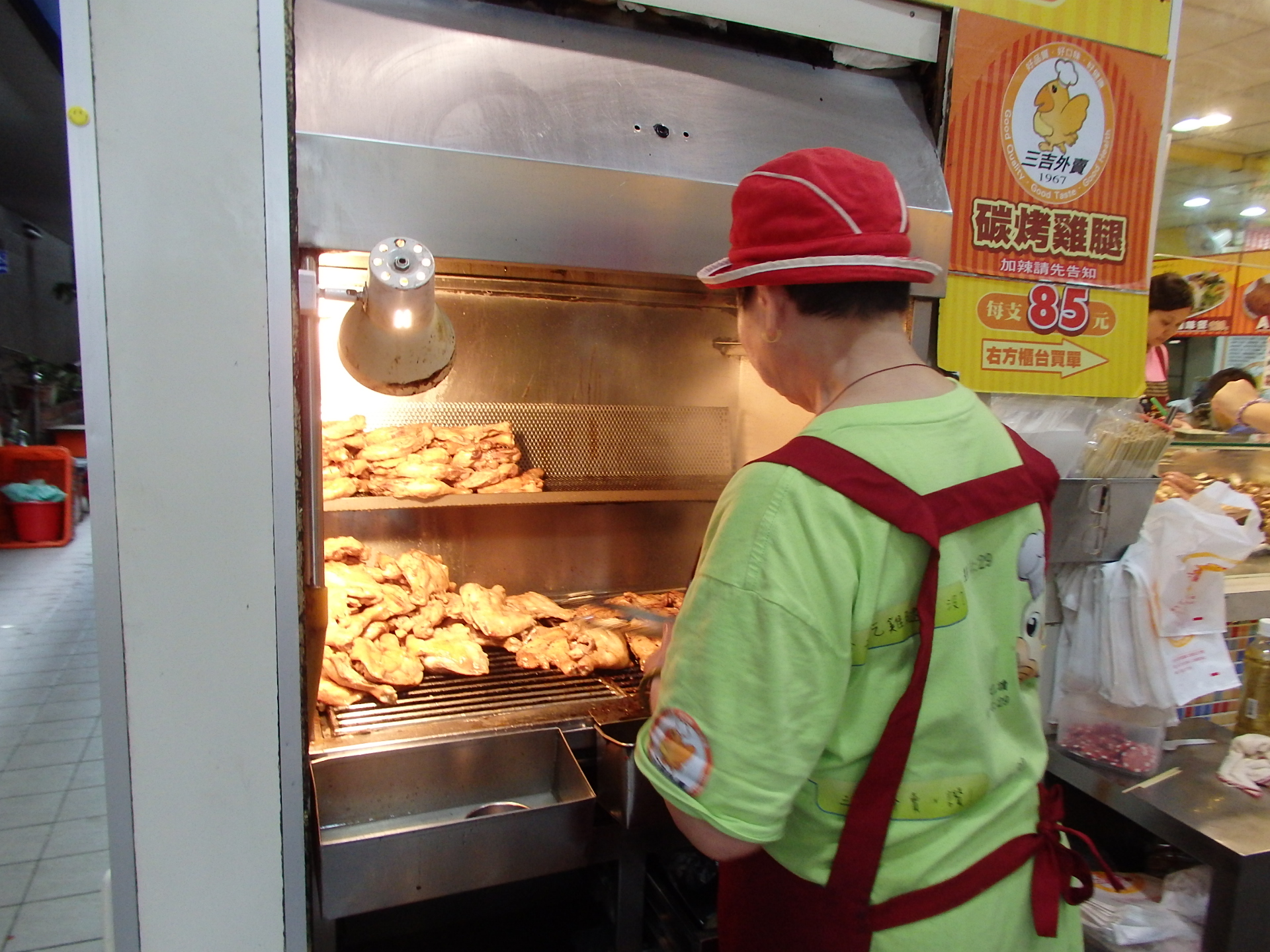 鶏ももが美味しそうに焼けていて、食欲をそそられる。