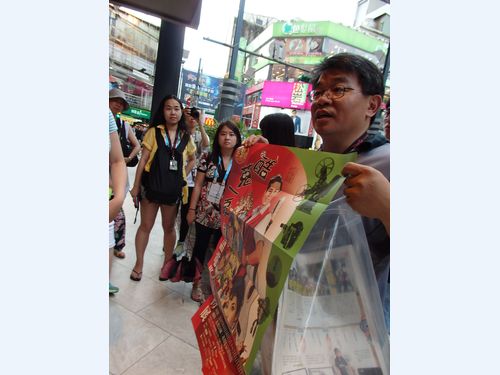 案内役の高伝棋さん