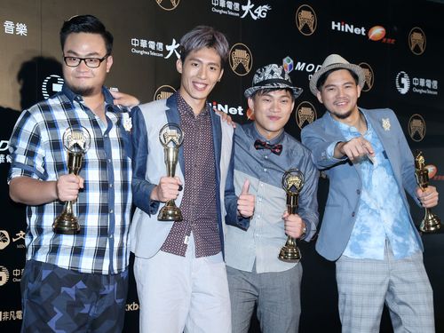 張三李四。彼らの音楽は社会の片隅にいる人や庶民にスポットを当てており、変化に富む音楽から、メンバーの社会への関心を感じさせられる。