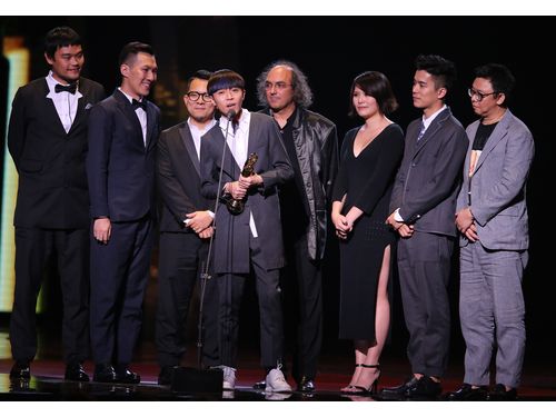 ステージでスピーチするソーダグリーン