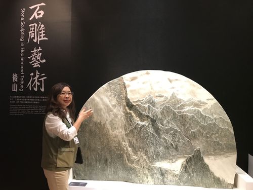 「フォルモサ美石特別展」が10月29日まで国立台湾博物館で開催されている。台湾ヒスイ（軟玉、ネフライト）、薔薇輝石などの宝石鉱物が紹介されている。