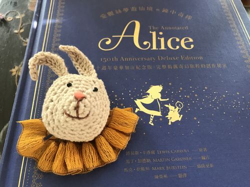 櫞椛文庫という私設図書館で9月17日には、日本のあみぐるみ作家リュミエナさんを招いた「夢を編む、そしてウサギとの出逢い」という交流会が開催された。