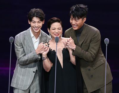 プレゼンターを務めたシュー・グアンハン、ヤン・クイメイ、ケント・ツァイ（左から）