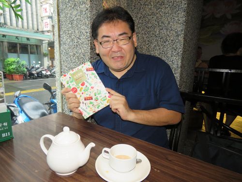 台湾を訪れる日本人学生たちに台北のことを理解してもらおうと台北市政府が「高校生・大学生のための台北満喫ハンドブック」を発行しているが、これは片倉夫妻が二人三脚で作製したもの。