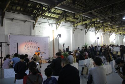 コーヒーと一緒に音楽も楽しんでもらおうと会場では1日を通してさまざまなアーティストによるライブが開催された。