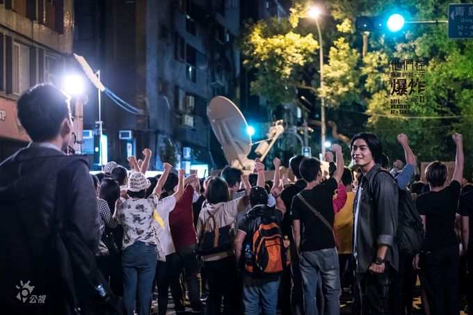 「太陽を見つめた日々」劇中写真（公共テレビ提供）。2014年のひまわり学生運動を背景にした。