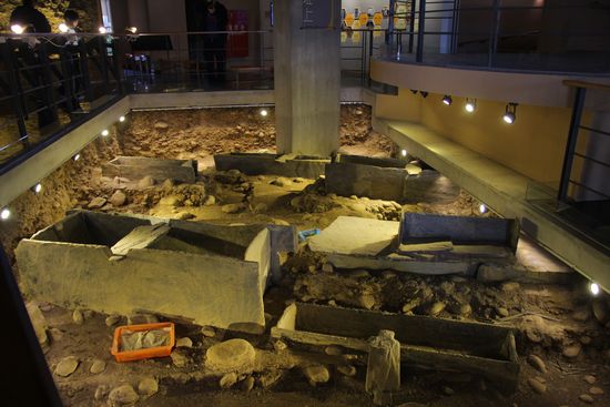 国立台湾史前博物館に展示されている石棺。全て「聖なる山」とされる都蘭山の方向を向いて埋められていたという。